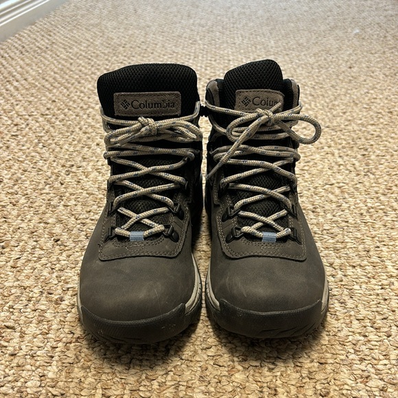 Colombia Ladies Hiking Boots - Picture 2 of 4